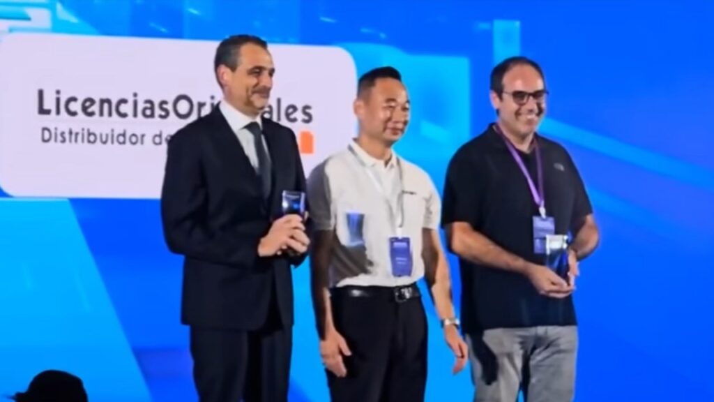 Premio ZWSOFT 2025 otorgado a ZWCAD Uruguay